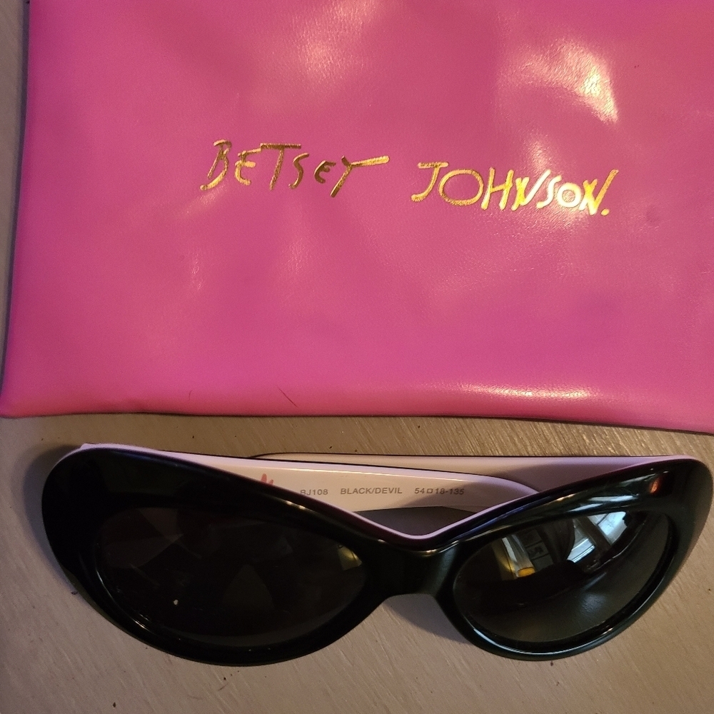 Betsey Johnson Sunglasses Hp